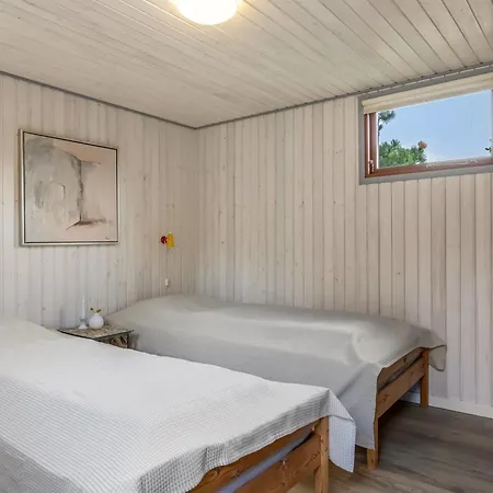 Tole - 2km From The Sea By Interhome *